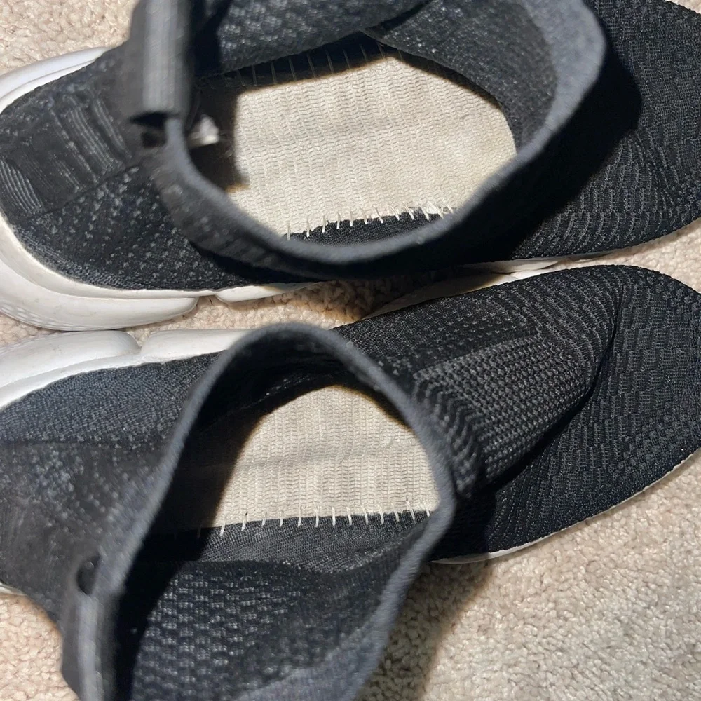 Sneakers - Picture 5 of 7